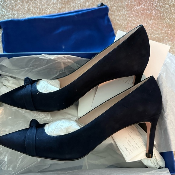 Stuart Weitzman Bow Pumps - Picture 2 of 3